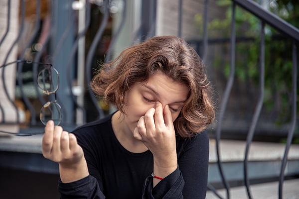 SUMMER EYE CARE TIPS: PREVENT DRY EYES AND IRRITATION IN HOT WEATHER